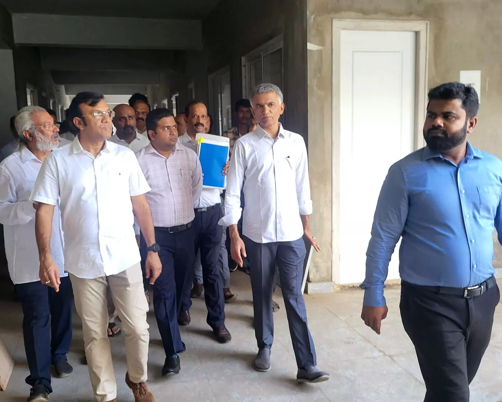 ಮಂಗಳೂರು: ಕಾಲಮಿತಿಯೊಳಗೆ ಜನರ ಸಮಸ್ಯೆಗಳ ಇತ್ಯರ್ಥಕ್ಕೆ ಕಂದಾಯ ಸಚಿವ ಕೃಷ್ಣಬೈರೇಗೌಡ ಸೂಚನೆ ಮಂಗಳೂರು: ಕಾಲಮಿತಿಯೊಳಗೆ ಜನರ ಸಮಸ್ಯೆಗಳ ಇತ್ಯರ್ಥಕ್ಕೆ ಕಂದಾಯ ಸಚಿವ ಕೃಷ್ಣಬೈರೇಗೌಡ ಸೂಚನೆ