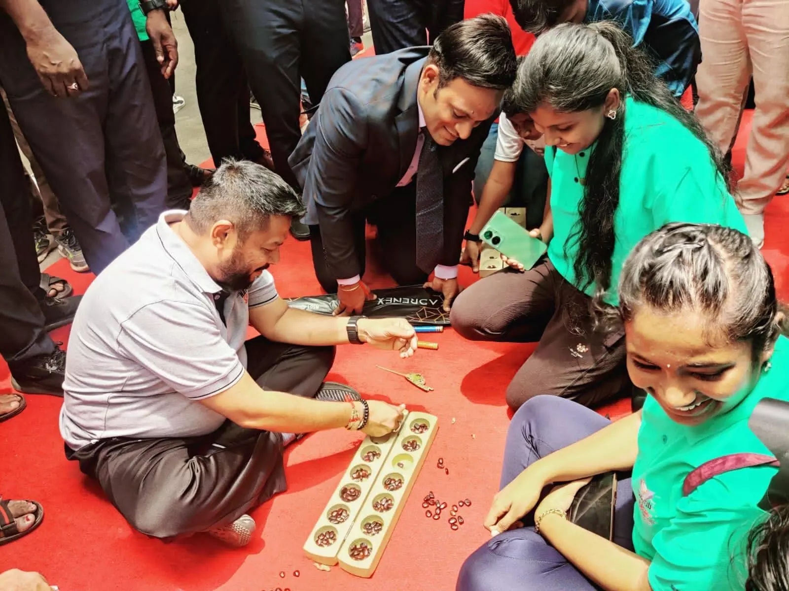 ರಾಷ್ಟ್ರೀಯ ಕ್ರೀಡಾ ದಿನ: ವಿವಿಧ ಆಟೋಟಗಳಿಗೆ ಚಾಲನೆ ನೀಡಿದ ಸಚಿವ ನಾಗೇಂದ್ರ ರಾಷ್ಟ್ರೀಯ ಕ್ರೀಡಾ ದಿನ: ವಿವಿಧ ಆಟೋಟಗಳಿಗೆ ಚಾಲನೆ ನೀಡಿದ ಸಚಿವ ನಾಗೇಂದ್ರ