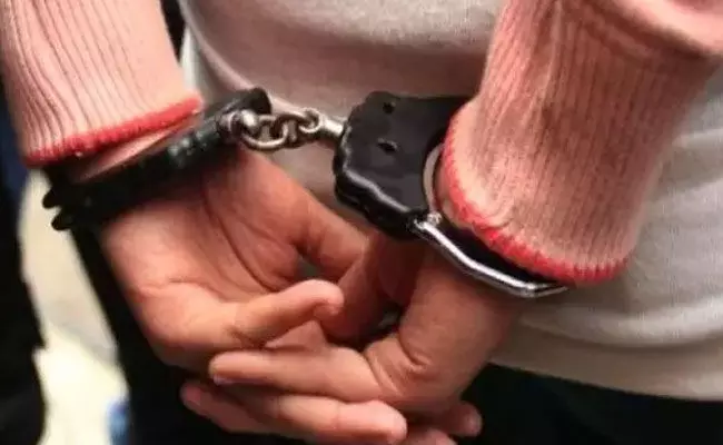 ಸುಳ್ಳು ಅತ್ಯಾಚಾರ ದೂರು ನೀಡಿದ್ದ ಇಬ್ಬರು ಮಹಿಳೆಯರ ಬಂಧನ ಸುಳ್ಳು ಅತ್ಯಾಚಾರ ದೂರು ನೀಡಿದ್ದ ಇಬ್ಬರು ಮಹಿಳೆಯರ ಬಂಧನ