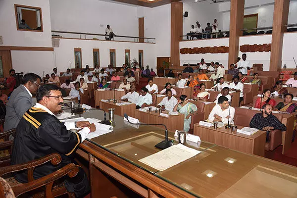 ಕೋಟಿ ಸೂರಿದರೂ ಬಗೆಹರಿಯದ ಒಳಚರಂಡಿ ಅವ್ಯವಸ್ಥೆ: ಮನಪಾ ಸಾಮಾನ್ಯ ಸಭೆಯಲ್ಲಿ ಸದಸ್ಯರ ಆಕ್ರೋಶ
