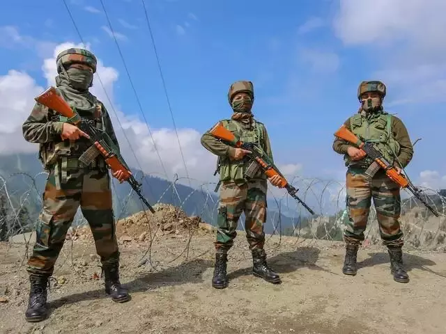 ಅವಮಾನಕಾರಿ ಹೇಳಿಕೆ: ಮಣಿಪುರ ರಾಜಕಾರಣಿಗೆ ಅಸ್ಸಾಂ ರೈಫಲ್ಸ್ನಿಂದ ಕಾನೂನು ನೋಟಿಸ್ ಅವಮಾನಕಾರಿ ಹೇಳಿಕೆ: ಮಣಿಪುರ ರಾಜಕಾರಣಿಗೆ ಅಸ್ಸಾಂ ರೈಫಲ್ಸ್ನಿಂದ ಕಾನೂನು ನೋಟಿಸ್