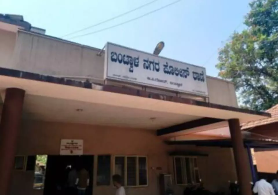 ಬಂಟ್ವಾಳ | ಯುವತಿ ಸ್ನಾನ ಮಾಡುವಾಗ ವೀಡಿಯೊ ಚಿತ್ರೀಕರಣ: ಆರೋಪಿ ಜಗದೀಪ್ ಆಚಾರ್ಯ ಪೊಲೀಸ್ ವಶಕ್ಕೆ ಬಂಟ್ವಾಳ | ಯುವತಿ ಸ್ನಾನ ಮಾಡುವಾಗ ವೀಡಿಯೊ ಚಿತ್ರೀಕರಣ: ಆರೋಪಿ ಜಗದೀಪ್ ಆಚಾರ್ಯ ಪೊಲೀಸ್ ವಶಕ್ಕೆ