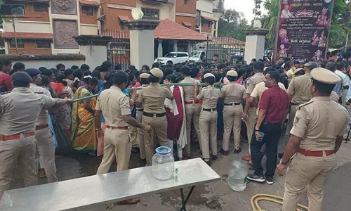 ಸೌಜನ್ಯ ಕೊಲೆ ಪ್ರಕರಣದ ಪ್ರತಿಭಟನೆಗೆ ಅಡ್ಡಿ ಯತ್ನ: ಮಹಿಳೆಯರ ಗುಂಪಿಗೆ ಪೊಲೀಸರ ದಿಗ್ಭಂಧನ