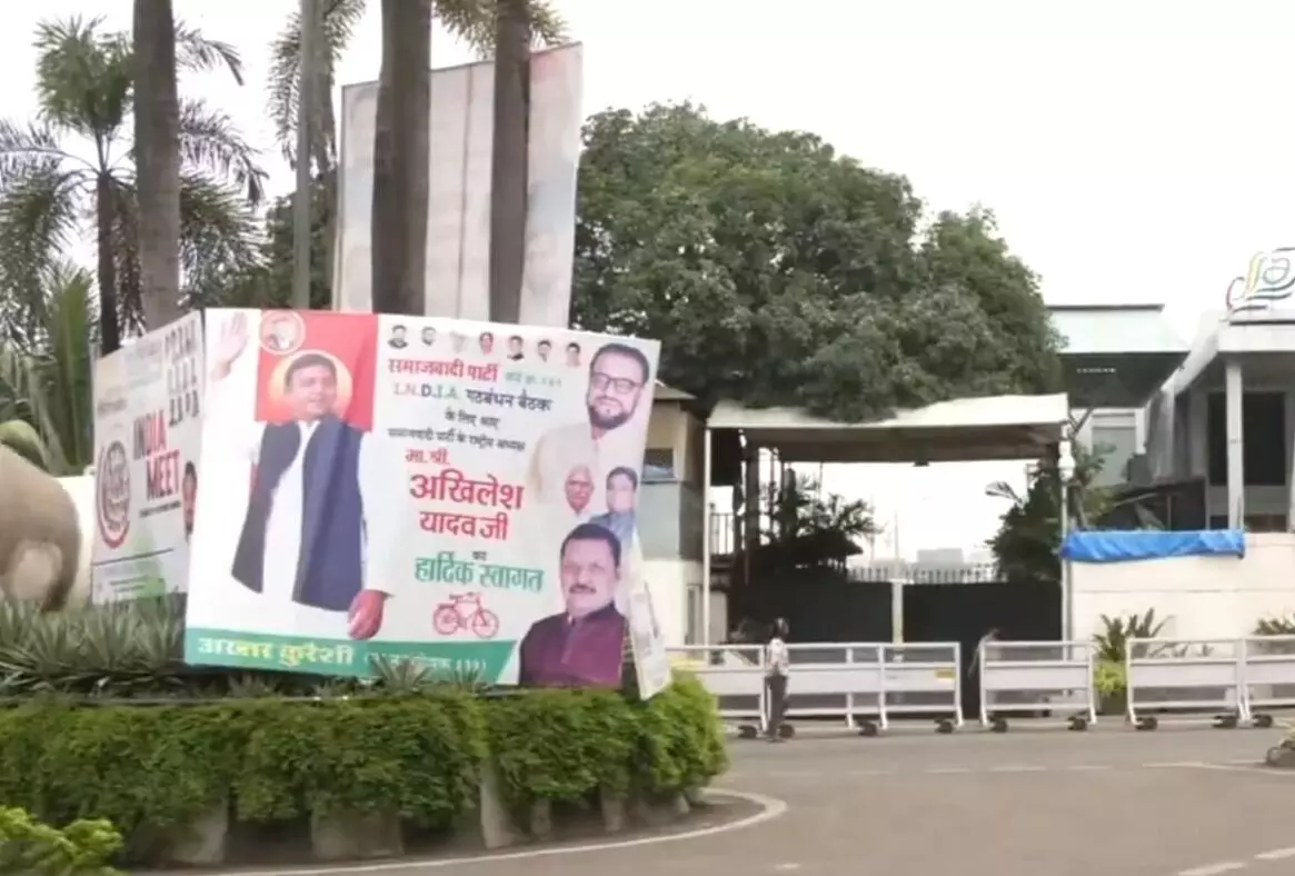 ಪೋಸ್ಟರ್ನಿಂದ ಕೇಜ್ರಿವಾಲ್ ಫೋಟೋ ಕೈಬಿಟ್ಟ INDIA ಮೈತ್ರಿಕೂಟ: ಕುತೂಹಲಕ್ಕೆ ಕಾರಣವಾದ ಮುಂಬೈ ಸಭೆ ಪೋಸ್ಟರ್ನಿಂದ ಕೇಜ್ರಿವಾಲ್ ಫೋಟೋ ಕೈಬಿಟ್ಟ INDIA ಮೈತ್ರಿಕೂಟ: ಕುತೂಹಲಕ್ಕೆ ಕಾರಣವಾದ ಮುಂಬೈ ಸಭೆ