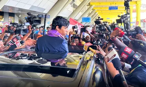 ತಾಯ್ನಾಡಿಗೆ ವಾಪಸಾದ ಚೆಸ್ ವಿಶ್ವಕಪ್ ನಲ್ಲಿ ಬೆಳ್ಳಿ ವಿಜೇತ ಪ್ರಜ್ಞಾನಂದಗೆ ಅದ್ದೂರಿ ಸ್ವಾಗತ