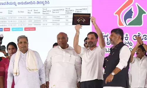 ʼಗೃಹ ಲಕ್ಷ್ಮಿʼ ಯೋಜನೆಗೆ ಚಾಲನೆ | ಚಿತ್ರಗಳಲ್ಲಿ ನೋಡಿ