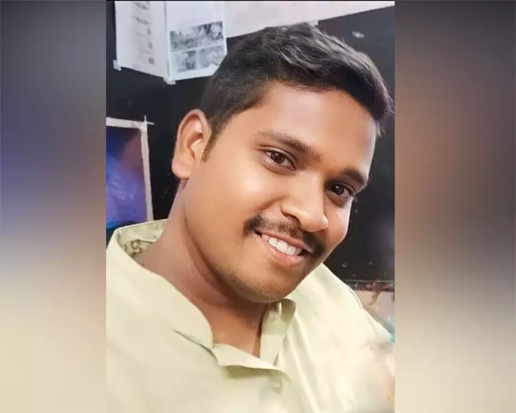 ಚಾಮರಾಜನಗರ: ಗೂಡ್ಸ್ ವಾಹನ- ಬೈಕ್ ಢಿಕ್ಕಿ; ಓರ್ವ ಮೃತ್ಯು ಚಾಮರಾಜನಗರ: ಗೂಡ್ಸ್ ವಾಹನ- ಬೈಕ್ ಢಿಕ್ಕಿ; ಓರ್ವ ಮೃತ್ಯು