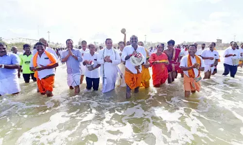 ಮಲ್ಪೆ: ಸಮಸ್ತ ಮೀನುಗಾರರಿಂದ ಸಮುದ್ರ ಪೂಜೆ