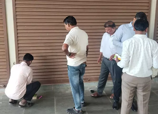 ಅಳಕೆ ಮಾರುಕಟ್ಟೆಯಲ್ಲಿ ಬಾಡಿಗೆ ಪಾವತಿಸದ ಅಂಗಡಿಗಳ ಜಪ್ತಿ: ಮಂಗಳೂರು ಮನಪಾ ಕಟ್ಟುನಿಟ್ಟಿನ ಕ್ರಮ