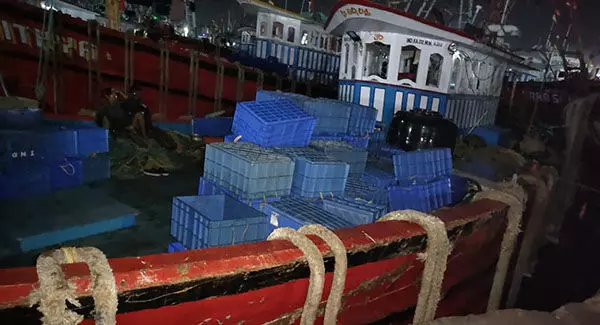 ಮಲ್ಪೆ: ಬೋಟಿನೊಳಗೆ ವಿಷ ಗಾಳಿ; ಇಬ್ಬರು ಒಡಿಸ್ಸಾ ಕಾರ್ಮಿಕರು ಅಸ್ವಸ್ಥ ಮಲ್ಪೆ: ಬೋಟಿನೊಳಗೆ ವಿಷ ಗಾಳಿ; ಇಬ್ಬರು ಒಡಿಸ್ಸಾ ಕಾರ್ಮಿಕರು ಅಸ್ವಸ್ಥ