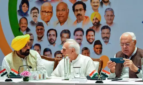 ವಿಪಕ್ಷಗಳ ಮೈತ್ರಿಕೂಟ ಸಭೆಯಲ್ಲಿ ಭಾಗಿಯಾಗಿ ಅಚ್ಚರಿ ಮೂಡಿಸಿದ ಕಪಿಲ್‌ ಸಿಬಲ್‌