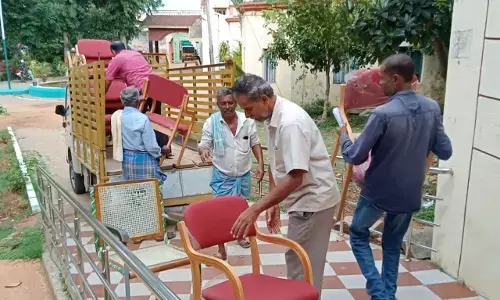 ರೈತರಿಗೆ ಭೂ ಸ್ವಾಧೀನದ ಪರಿಹಾರ ನೀಡದ ಹಿನ್ನೆಲೆ; ಪಾಂಡವಪುರ ಎಸಿ, ಪುರಸಭೆ ಕಚೇರಿ ಉಪಕರಣ ಜಪ್ತಿ ಮಾಡಿದ ಕೋರ್ಟ್​ ಸಿಬ್ಬಂದಿ