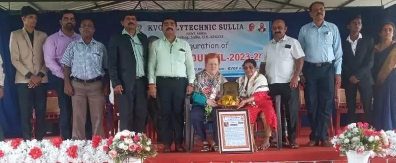 ಇಸ್ರೋ ವಿಜ್ಞಾನಿ ವೇಣುಗೋಪಾಲ್ ಭಟ್ಗೆ ಕೆ.ವಿ.ಜಿ.ಪಾಲಿಟೆಕ್ನಿಕ್ ಕಾಲೇಜಿನಲ್ಲಿ ಸನ್ಮಾನ ಇಸ್ರೋ ವಿಜ್ಞಾನಿ ವೇಣುಗೋಪಾಲ್ ಭಟ್ಗೆ ಕೆ.ವಿ.ಜಿ.ಪಾಲಿಟೆಕ್ನಿಕ್ ಕಾಲೇಜಿನಲ್ಲಿ ಸನ್ಮಾನ