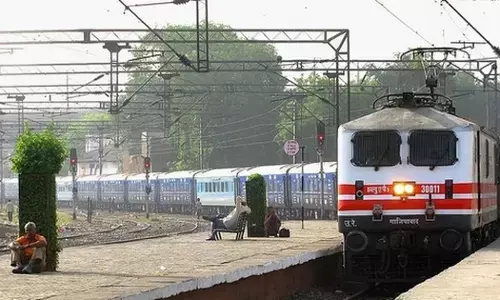 ರೈಲಿನ ಶೌಚಾಲಯದಲ್ಲಿ ಯುವತಿಯ ಮೃತದೇಹ ಪತ್ತೆ