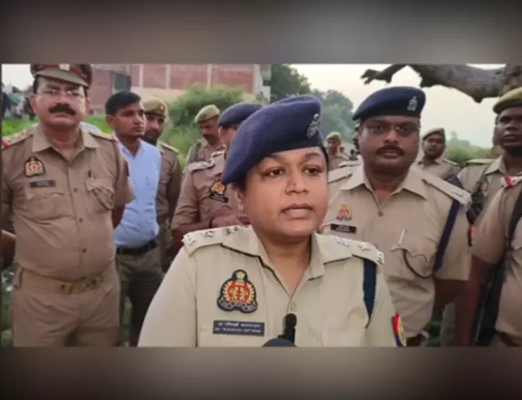 ಉತ್ತರ ಪ್ರದೇಶ: ಹೆದ್ದಾರಿ ಬದಿಯಲ್ಲಿದ್ದ ಪೆಟ್ಟಿಗೆಯಲ್ಲಿ ಮಹಿಳೆಯ ಶವ ಪತ್ತೆ ಉತ್ತರ ಪ್ರದೇಶ: ಹೆದ್ದಾರಿ ಬದಿಯಲ್ಲಿದ್ದ ಪೆಟ್ಟಿಗೆಯಲ್ಲಿ ಮಹಿಳೆಯ ಶವ ಪತ್ತೆ