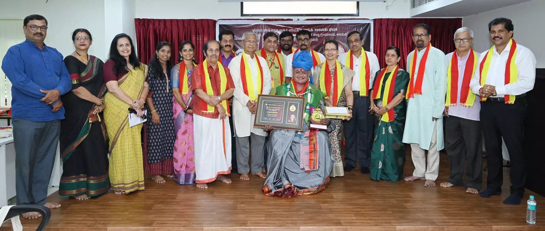 ಶಿಕ್ಷಣ, ಉದ್ಯೋಗದಲ್ಲಿ ತೃತೀಯ ಲಿಂಗಿಗಳಿಗೆ ಮೀಸಲಾತಿ ಅಗತ್ಯ: ಪದ್ಮಶ್ರೀ ಮಂಜಮ್ಮ ಜೋಗತಿ ಶಿಕ್ಷಣ, ಉದ್ಯೋಗದಲ್ಲಿ ತೃತೀಯ ಲಿಂಗಿಗಳಿಗೆ ಮೀಸಲಾತಿ ಅಗತ್ಯ: ಪದ್ಮಶ್ರೀ ಮಂಜಮ್ಮ ಜೋಗತಿ