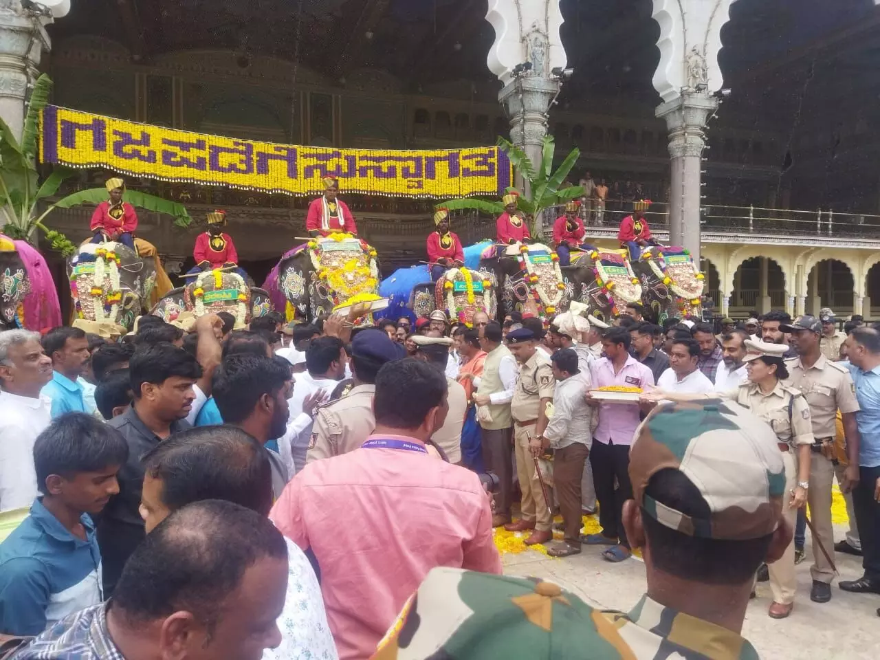 ಮೈಸೂರು ದಸರಾ | ಅರಮನೆ ಆವರಣಕ್ಕೆ ಆಗಮಿಸಿದ ಕ್ಯಾಪ್ಟನ್​ ಅಭಿಮನ್ಯು ನೇತೃತ್ವದ ಗಜಪಡೆ