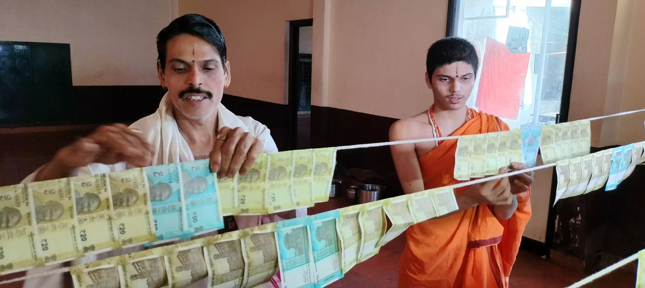 ಶೀರೂರು ಮಠದಿಂದ ಮತ್ತೆ ಹುಲಿವೇಷ ಕುಣಿತಕ್ಕೆ ಪ್ರೋತ್ಸಾಹ ಶೀರೂರು ಮಠದಿಂದ ಮತ್ತೆ ಹುಲಿವೇಷ ಕುಣಿತಕ್ಕೆ ಪ್ರೋತ್ಸಾಹ