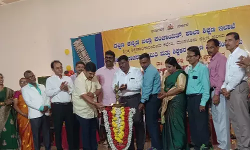 ವಿದ್ಯಾರ್ಥಿಗಳನ್ನು ಸರಿಯಾದ ದಾರಿಯಲ್ಲಿ ಮುನ್ನಡೆಸುವಲ್ಲಿ ಗುರುಗಳ ಪಾತ್ರ ಅನನ್ಯ: ಶಾಸಕ ವೇದವ್ಯಾಸ ಕಾಮತ್