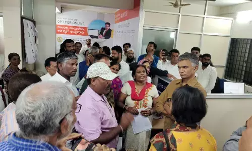 ಸಬ್ ರಿಜಿಸ್ಟ್ರಾರ್ ಕಚೇರಿಗೆ  ದಿಢೀರ್ ಭೇಟಿ ನೀಡಿದ ಸಚಿವ ಕೃಷ್ಣ ಬೈರೇಗೌಡ