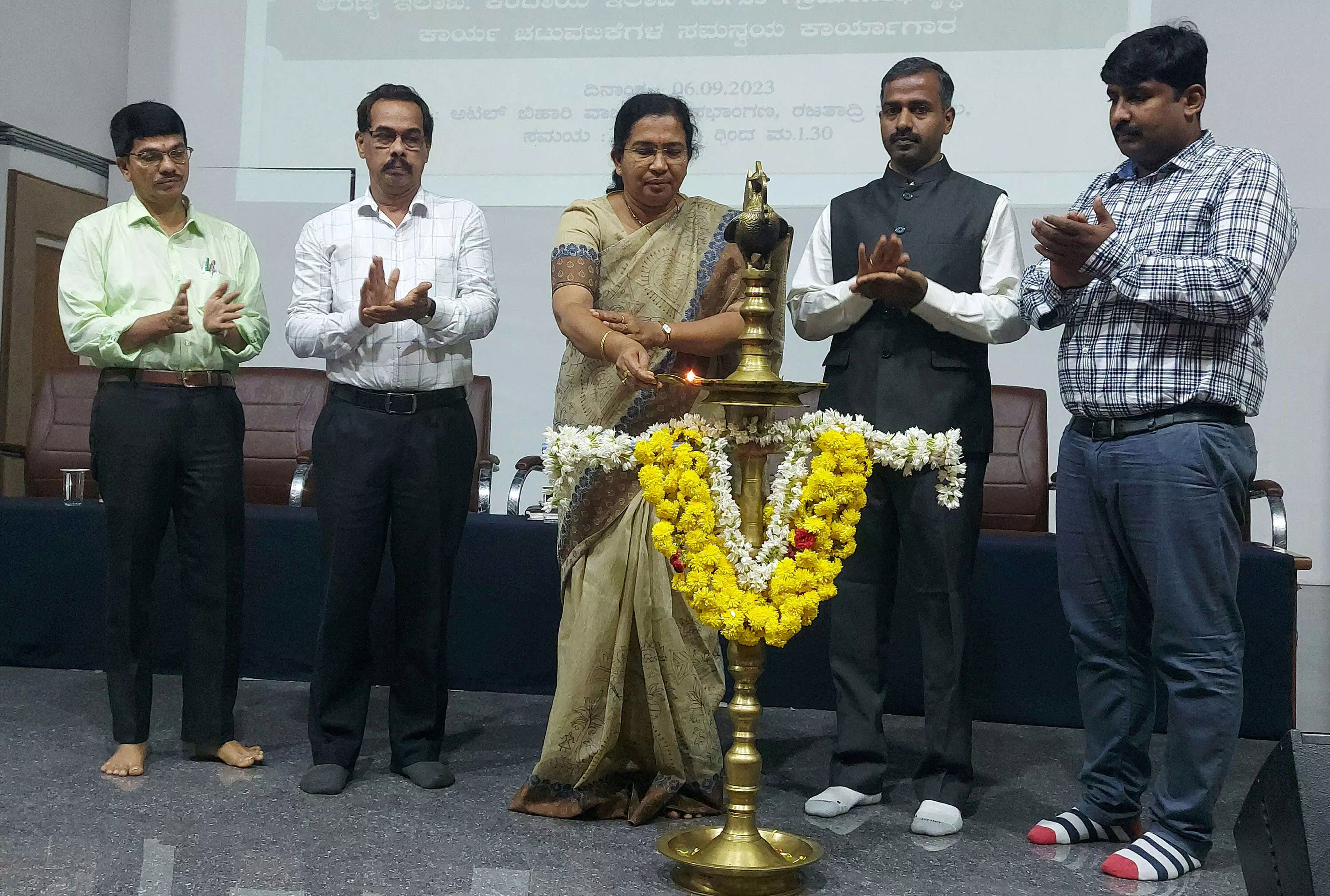 ಮೂರು ಇಲಾಖೆಗಳು ಸಮನ್ವಯದಿಂದ ಕೆಲಸ ಮಾಡಿ: ಉಡುಪಿ ಜಿಲ್ಲಾಧಿಕಾರಿ ಮೂರು ಇಲಾಖೆಗಳು ಸಮನ್ವಯದಿಂದ ಕೆಲಸ ಮಾಡಿ: ಉಡುಪಿ ಜಿಲ್ಲಾಧಿಕಾರಿ