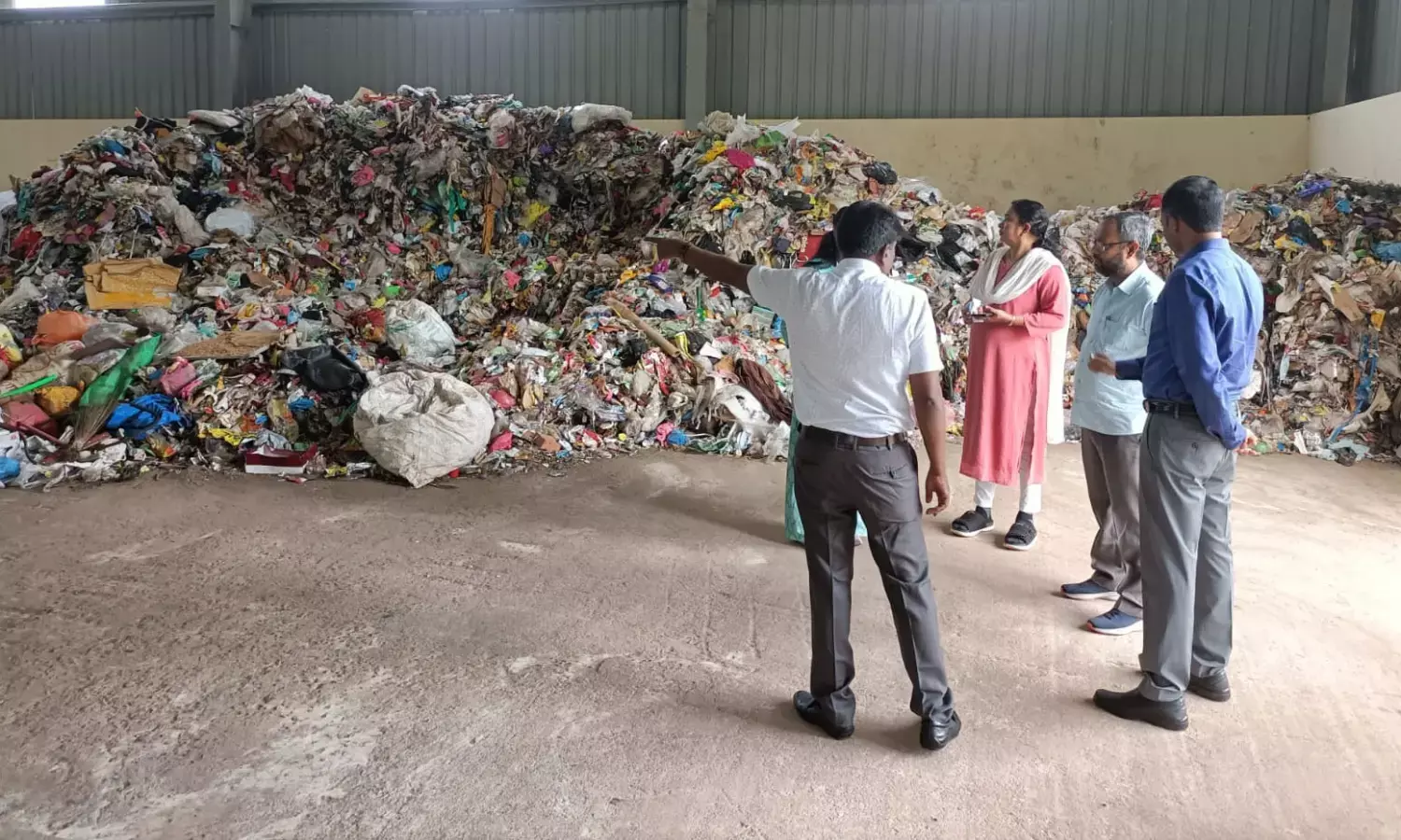 ಎಂಆರ್‌ಎಫ್ ಕೇಂದ್ರಕ್ಕೆ ರೇಜು ಭೇಟಿ