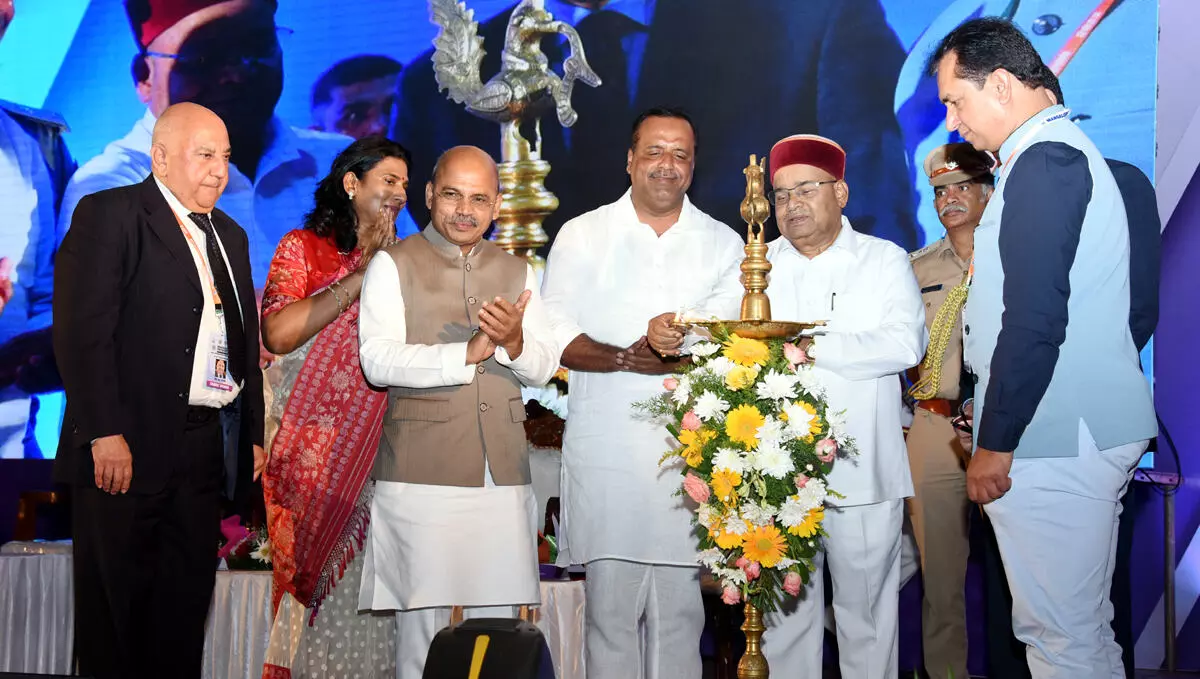 ಪ್ರಾಥಮಿಕ ಚಿಕಿತ್ಸಾ ಕೇಂದ್ರಗಳಲ್ಲಿ ಫಿಸಿಯೋಥೆರಪಿ ವಿಶೇಷ ಘಟಕ ಸ್ಥಾಪಿಸಿ: ಸರಕಾರಕ್ಕೆ ರಾಜ್ಯಪಾಲ ಗೆಹ್ಲೋಟ್ ಸಲಹೆ ಪ್ರಾಥಮಿಕ ಚಿಕಿತ್ಸಾ ಕೇಂದ್ರಗಳಲ್ಲಿ ಫಿಸಿಯೋಥೆರಪಿ ವಿಶೇಷ ಘಟಕ ಸ್ಥಾಪಿಸಿ: ಸರಕಾರಕ್ಕೆ ರಾಜ್ಯಪಾಲ ಗೆಹ್ಲೋಟ್ ಸಲಹೆ