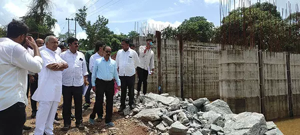 ಸಣ್ಣ ನೀರಾವರಿ ಇಲಾಖೆ ಕಾಮಗಾರಿಗಳಲ್ಲಿ ಅವ್ಯವಹಾರ ಕಂಡುಬಂದಲ್ಲಿ ಅಧಿಕಾರಿ ವಜಾ, ಗುತ್ತಿಗೆದಾರರು ಕಪ್ಪುಪಟ್ಟಿಗೆ: ಬೋಸರಾಜು ಎಚ್ಚರಿಕೆ ಸಣ್ಣ ನೀರಾವರಿ ಇಲಾಖೆ ಕಾಮಗಾರಿಗಳಲ್ಲಿ ಅವ್ಯವಹಾರ ಕಂಡುಬಂದಲ್ಲಿ ಅಧಿಕಾರಿ ವಜಾ, ಗುತ್ತಿಗೆದಾರರು ಕಪ್ಪುಪಟ್ಟಿಗೆ: ಬೋಸರಾಜು ಎಚ್ಚರಿಕೆ