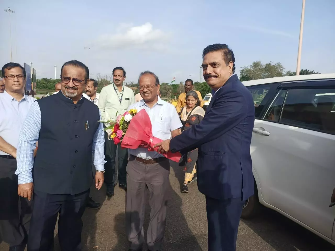 ಉಕ್ಕು ಸಚಿವಾಲಯದ ಕಾರ್ಯದರ್ಶಿ ಬಂದರಿಗೆ ಭೇಟಿ ಉಕ್ಕು ಸಚಿವಾಲಯದ ಕಾರ್ಯದರ್ಶಿ ಬಂದರಿಗೆ ಭೇಟಿ