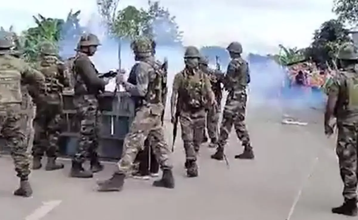 ಮಣಿಪುರದಲ್ಲಿ ಭದ್ರತಾ ಪಡೆಗಳು, ಸಶಸ್ತ್ರ ಪ್ರತಿಭಟನಕಾರರ ನಡುವೆ ಸಂಘರ್ಷ ಮಣಿಪುರದಲ್ಲಿ ಭದ್ರತಾ ಪಡೆಗಳು, ಸಶಸ್ತ್ರ ಪ್ರತಿಭಟನಕಾರರ ನಡುವೆ ಸಂಘರ್ಷ