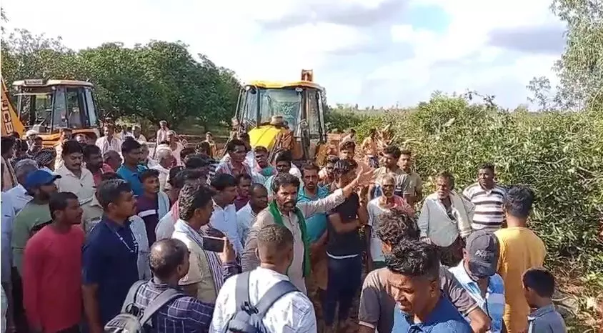 ಕೋಲಾರ | ಅರಣ್ಯ ಜಮೀನು ಒತ್ತುವರಿ ತೆರವಿಗೆ ಅಡ್ಡಿ ಆರೋಪ: ಸಂಸದ ಸಹಿತ 20 ಮಂದಿ ವಿರುದ್ಧ ಪ್ರಕರಣ ದಾಖಲು