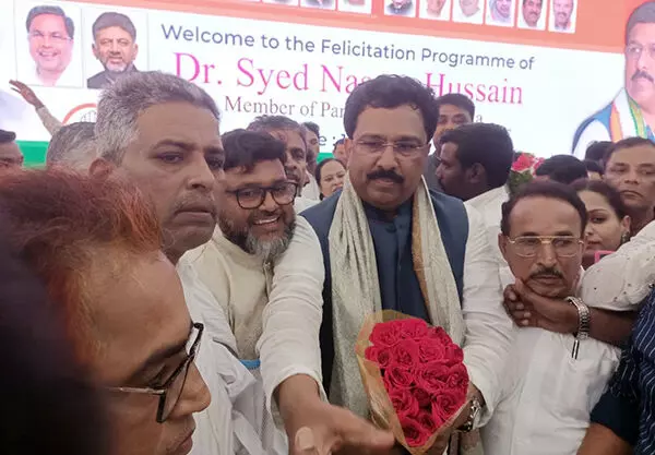 ರಾಜ್ಯಸಭಾ ಸದಸ್ಯ ಡಾ. ಸಯ್ಯದ್ ನಾಸಿರ್ ಹುಸೈನ್ರಿಗೆ ದ.ಕ. ಜಿಲ್ಲಾ ಕಾಂಗ್ರೆಸ್ ಅಲ್ಪ ಸಂಖ್ಯಾತರ ಘಟಕ ವತಿಯಿಂದ ಸನ್ಮಾನ ರಾಜ್ಯಸಭಾ ಸದಸ್ಯ ಡಾ. ಸಯ್ಯದ್ ನಾಸಿರ್ ಹುಸೈನ್ರಿಗೆ ದ.ಕ. ಜಿಲ್ಲಾ ಕಾಂಗ್ರೆಸ್ ಅಲ್ಪ ಸಂಖ್ಯಾತರ ಘಟಕ ವತಿಯಿಂದ ಸನ್ಮಾನ