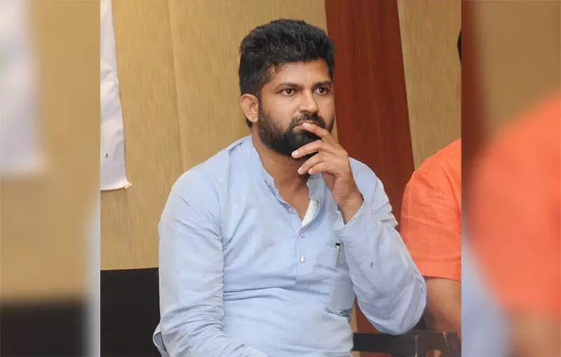 ಪ್ರಚೋದನಕಾರಿ ಹೇಳಿಕೆ ಆರೋಪ: ಸಂಸದ ಪ್ರತಾಪ್ ಸಿಂಹ, ಶಾಸಕ ಶ್ರೀವತ್ಸ ವಿರುದ್ಧ ಮೈಸೂರು ನಗರ ಪೊಲೀಸ್ ಆಯುಕ್ತರಿಗೆ ದೂರು ಪ್ರಚೋದನಕಾರಿ ಹೇಳಿಕೆ ಆರೋಪ: ಸಂಸದ ಪ್ರತಾಪ್ ಸಿಂಹ, ಶಾಸಕ ಶ್ರೀವತ್ಸ ವಿರುದ್ಧ ಮೈಸೂರು ನಗರ ಪೊಲೀಸ್ ಆಯುಕ್ತರಿಗೆ ದೂರು