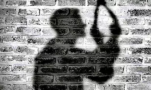 ಸಮಸ್ಯೆಗೆ ಆತ್ಮಹತ್ಯೆ ಪರಿಹಾರವಲ್ಲ