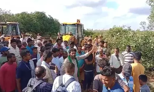 ಕೋಲಾರ | ಅರಣ್ಯ ಜಮೀನು ಒತ್ತುವರಿ ತೆರವಿಗೆ ಅಡ್ಡಿ ಆರೋಪ: ಸಂಸದ ಸಹಿತ 20 ಮಂದಿ ವಿರುದ್ಧ ಪ್ರಕರಣ ದಾಖಲು