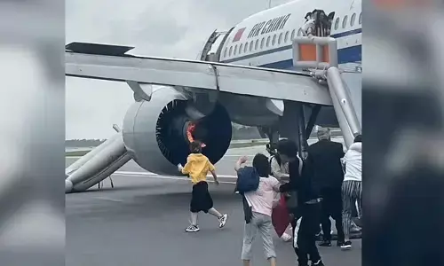 ಎಂಜಿನ್ ನಲ್ಲಿ ಬೆಂಕಿ: ಸಿಂಗಾಪುರದಲ್ಲಿ ತುರ್ತು ಭೂಸ್ಪರ್ಶ ಮಾಡಿದ ಚೀನಾ ವಿಮಾನ