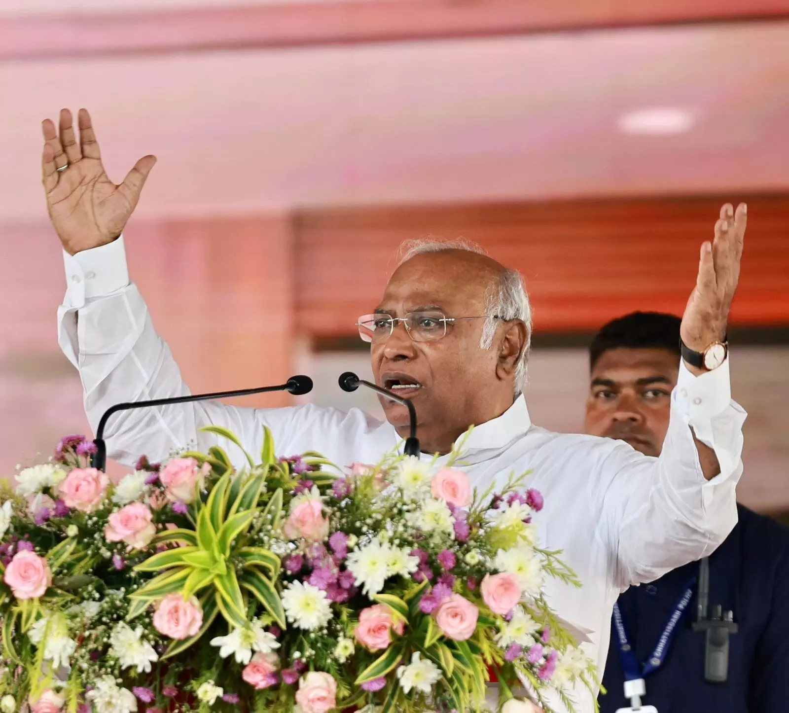 ಜಿ20 ಶೃಂಗಸಭೆ ಮುಗಿದಿದೆ, ಮೋದಿ ಸರಕಾರವೀಗ ದೇಶಿಯ ಸಮಸ್ಯೆಗಳತ್ತ ಗಮನ ಹರಿಸಬೇಕು:ಖರ್ಗೆ ಜಿ20 ಶೃಂಗಸಭೆ ಮುಗಿದಿದೆ, ಮೋದಿ ಸರಕಾರವೀಗ ದೇಶಿಯ ಸಮಸ್ಯೆಗಳತ್ತ ಗಮನ ಹರಿಸಬೇಕು:ಖರ್ಗೆ