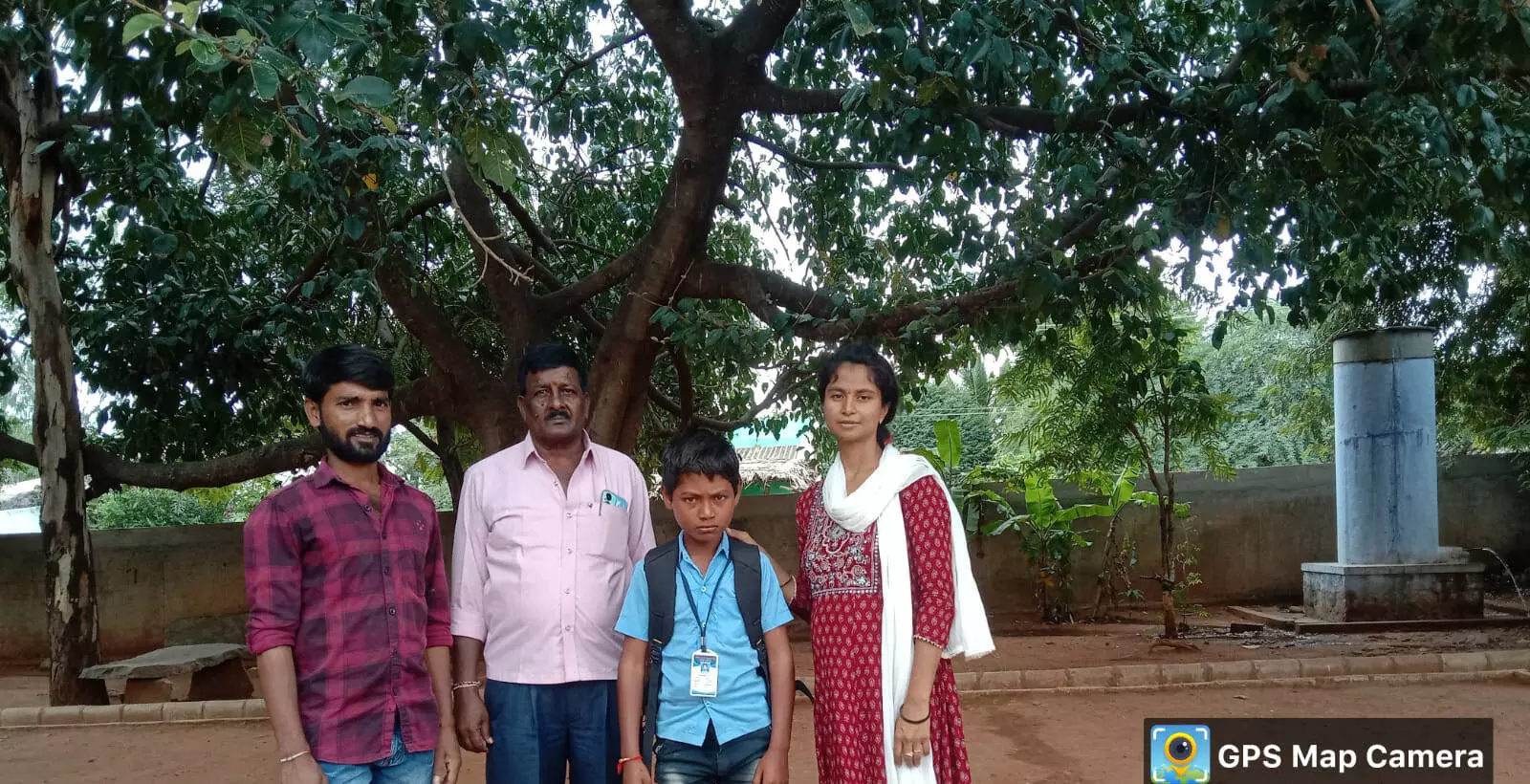 ಚಿತ್ರದುರ್ಗ: ಕುರಿ ಕಾಯುತ್ತಿದ್ದ ಬಾಲಕನನ್ನು ಮತ್ತೆ ಶಾಲೆಗೆ ದಾಖಲಿಸಿದ ಸಿದ್ದರಾಮಯ್ಯ