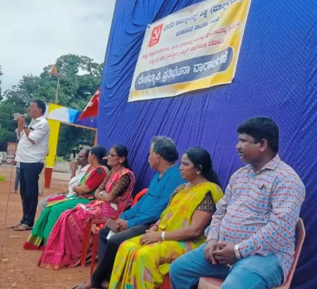 ಬೆಲೆ ಏರಿಕೆ, ನಿರುದ್ಯೋಗದ ವಿರುದ್ಧ ಪ್ರಜಾಪ್ರಭುತ್ವ ಉಳಿಸಲು ಒತ್ತಾಯಿಸಿ ಸಾರ್ವಜನಿಕ ಸಭೆ ಬೆಲೆ ಏರಿಕೆ, ನಿರುದ್ಯೋಗದ ವಿರುದ್ಧ ಪ್ರಜಾಪ್ರಭುತ್ವ ಉಳಿಸಲು ಒತ್ತಾಯಿಸಿ ಸಾರ್ವಜನಿಕ ಸಭೆ