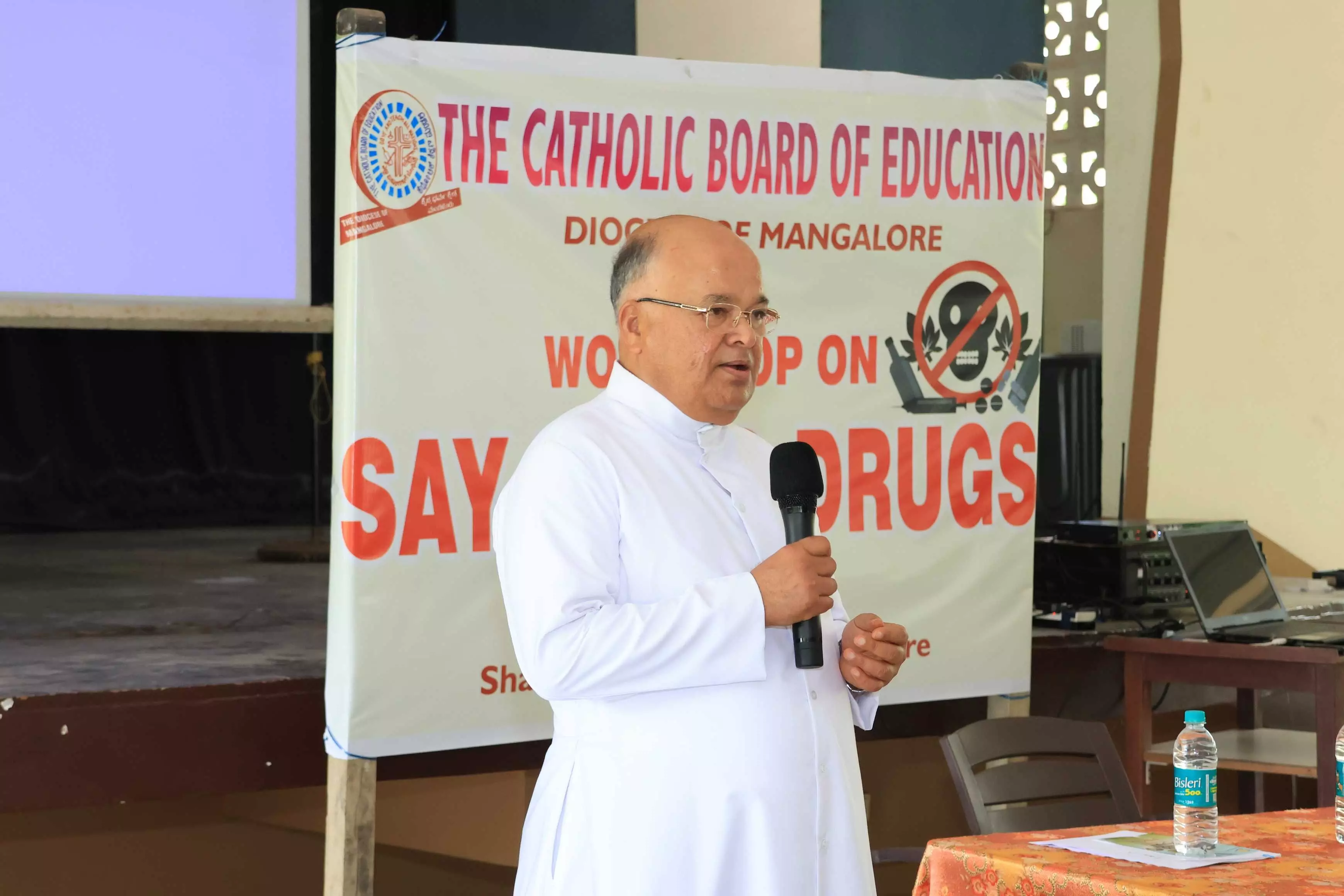 ಕೆಥೋಲಿಕ್ ಶಿಕ್ಷಣ ಮಂಡಳಿಯ ಶಾಲಾ ಮುಖ್ಯಸ್ಥರಿಗೆ ‘ಸೇ ನೋ ಟು ಡ್ರಗ್ಸ್’ ಕಾರ್ಯಾಗಾರ ಕೆಥೋಲಿಕ್ ಶಿಕ್ಷಣ ಮಂಡಳಿಯ ಶಾಲಾ ಮುಖ್ಯಸ್ಥರಿಗೆ ‘ಸೇ ನೋ ಟು ಡ್ರಗ್ಸ್’ ಕಾರ್ಯಾಗಾರ
