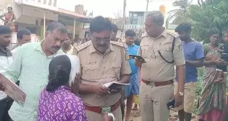 ಕೋಲಾರ: ಮಾರಕಾಸ್ತ್ರದಿಂದ ಹೊಡೆದು ಪತ್ನಿಯ ಭೀಕರ ಹತ್ಯೆ, ಮಾವನ ಸ್ಥಿತಿ ಗಂಭೀರ ಕೋಲಾರ: ಮಾರಕಾಸ್ತ್ರದಿಂದ ಹೊಡೆದು ಪತ್ನಿಯ ಭೀಕರ ಹತ್ಯೆ, ಮಾವನ ಸ್ಥಿತಿ ಗಂಭೀರ