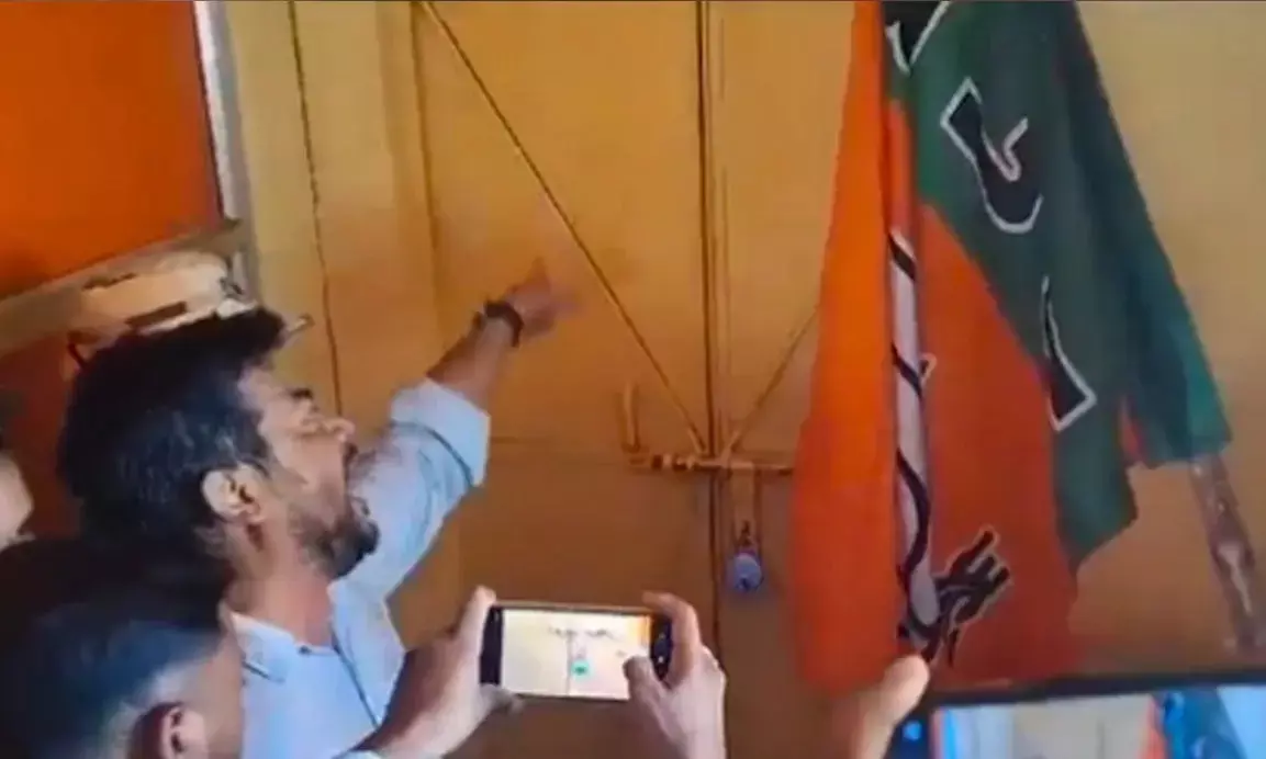 ಪಶ್ಚಿಮ ಬಂಗಾಳ: ಕೇಂದ್ರ ಸಚಿವ ಸುಭಾಶ್ ಸರ್ಕಾರ್ ರನ್ನು ಪಕ್ಷದ ಕಚೇರಿಯಲ್ಲಿ ಕೂಡಿ ಹಾಕಿದ ಪ್ರತಿಭಟನಾನಿರತ ಬಿಜೆಪಿ ಕಾರ್ಯಕರ್ತರು