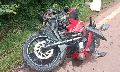 ಸುಳ್ಯ: ಬೈಕ್‍ಗೆ ಕಾರು ಢಿಕ್ಕಿ; ನಿಲ್ಲಿಸದೆ ಪರಾರಿಯಾದ ಕಾರು ಚಾಲಕ