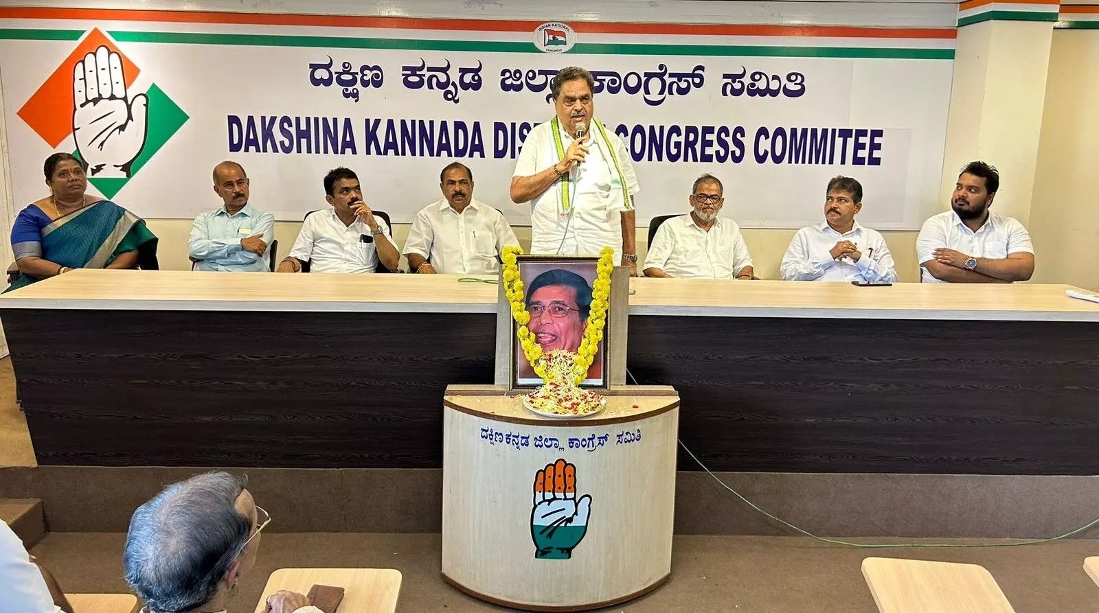 ಮಾಜಿ ಸಚಿವ ಆಸ್ಕರ್ ಫೆರ್ನಾಂಡಿಸ್ರ ಪುಣ್ಯಸ್ಮರಣೆ ಮಾಜಿ ಸಚಿವ ಆಸ್ಕರ್ ಫೆರ್ನಾಂಡಿಸ್ರ ಪುಣ್ಯಸ್ಮರಣೆ