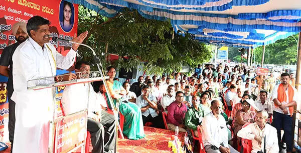 ಸೌಜನ್ಯಾ ಹತ್ಯೆ ಪ್ರಕರಣ: ತನಿಖಾಧಿಕಾರಿಗಳ ಮಂಪರು ಪರೀಕ್ಷೆಗೆ ಒಕ್ಕಲಿಗರ ಜಿಲ್ಲಾ ಹೋರಾಟ ಸಮಿತಿ ಆಗ್ರಹ ಸೌಜನ್ಯಾ ಹತ್ಯೆ ಪ್ರಕರಣ: ತನಿಖಾಧಿಕಾರಿಗಳ ಮಂಪರು ಪರೀಕ್ಷೆಗೆ ಒಕ್ಕಲಿಗರ ಜಿಲ್ಲಾ ಹೋರಾಟ ಸಮಿತಿ ಆಗ್ರಹ