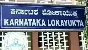 ಬೆಂಗಳೂರು: 12 RTO ಕಚೇರಿಗಳ ಮೇಲೆ ಲೋಕಾಯುಕ್ತ ದಾಳಿ ಬೆಂಗಳೂರು: 12 RTO ಕಚೇರಿಗಳ ಮೇಲೆ ಲೋಕಾಯುಕ್ತ ದಾಳಿ