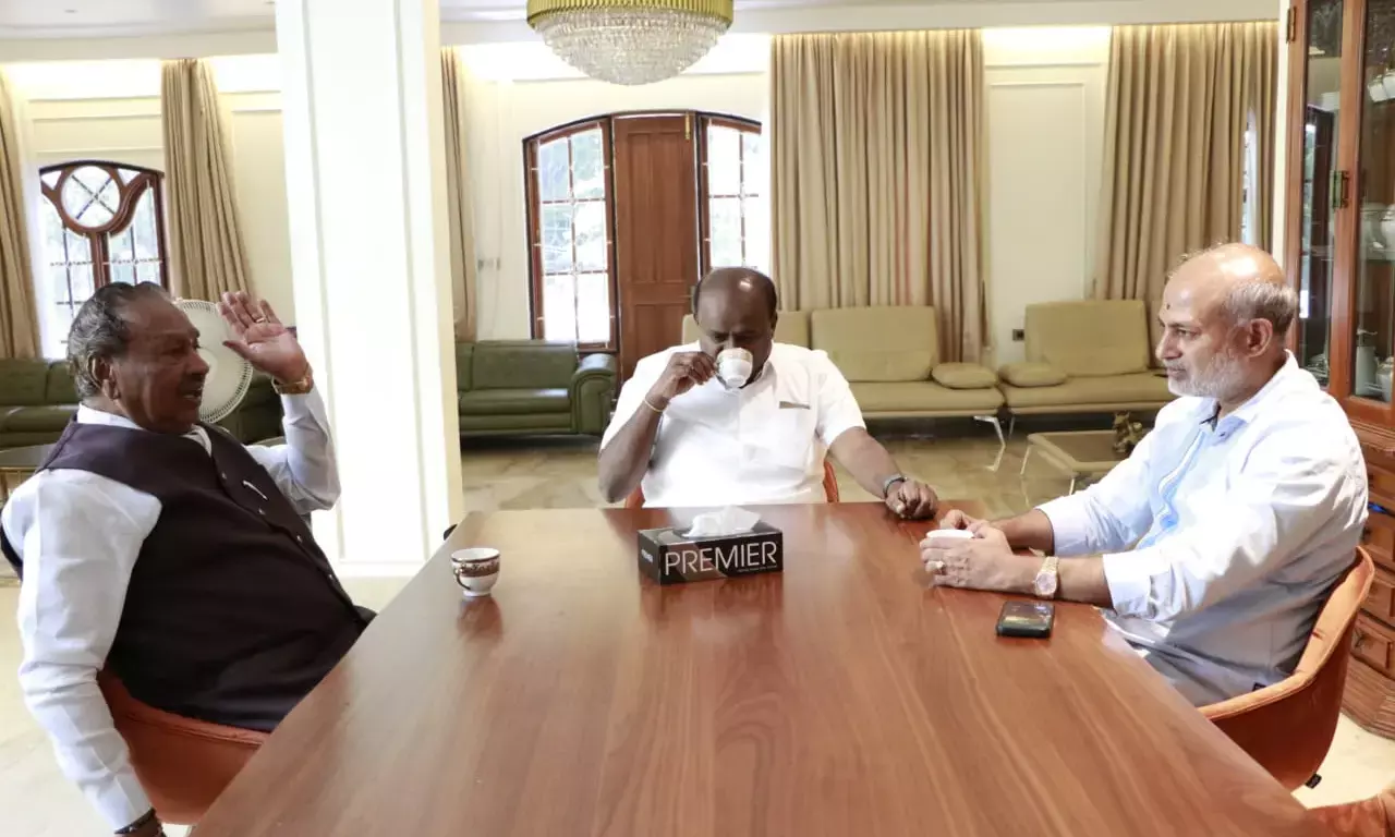 ಕುಮಾರಸ್ವಾಮಿ ಅವರ ನಿವಾಸಕ್ಕೆ ಕೆ.ಎಸ್. ಈಶ್ವರಪ್ಪ ಭೇಟಿ