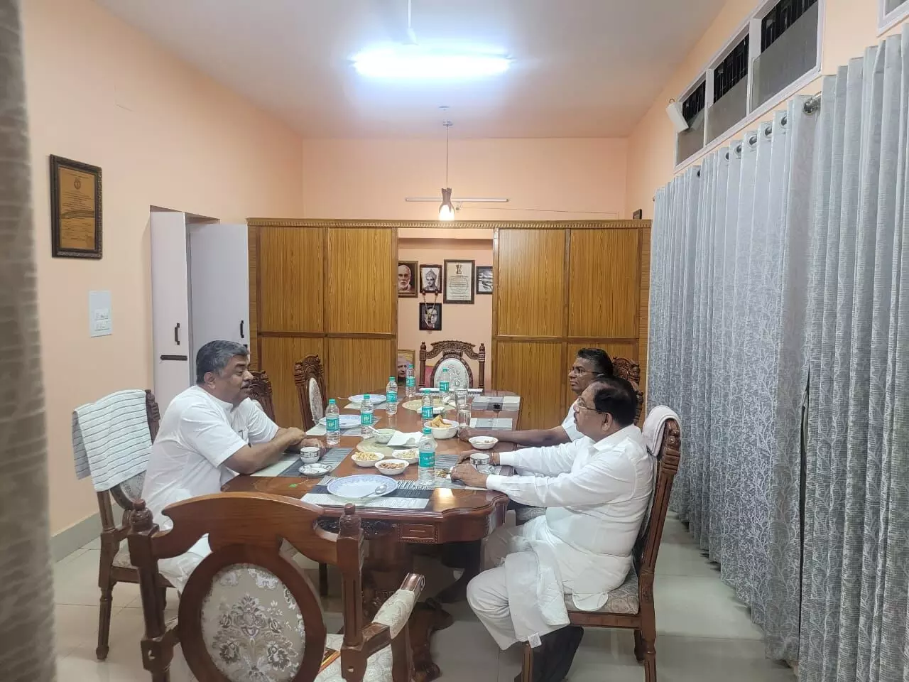 ಬಿ.ಕೆ ಹರಿಪ್ರಸಾದ್ ಅವರ ನಿವಾಸಕ್ಕೆ ಭೇಟಿ ನೀಡಿದ ಪರಮೇಶ್ವರ್, ಸತೀಶ್ ಜಾರಕಿಹೊಳಿ