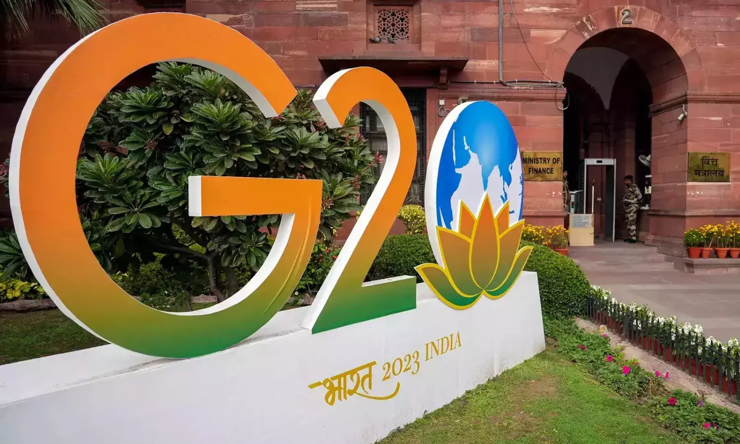 G20 ಶೃಂಗ ಸಭೆ : ದಿಲ್ಲಿಯಲ್ಲಿ ಕೊಳೆಗೇರಿ, ಬಡ ಬಡಾವಣೆಗಳಿಗೆ ಹಸಿರು ಪರದೆ