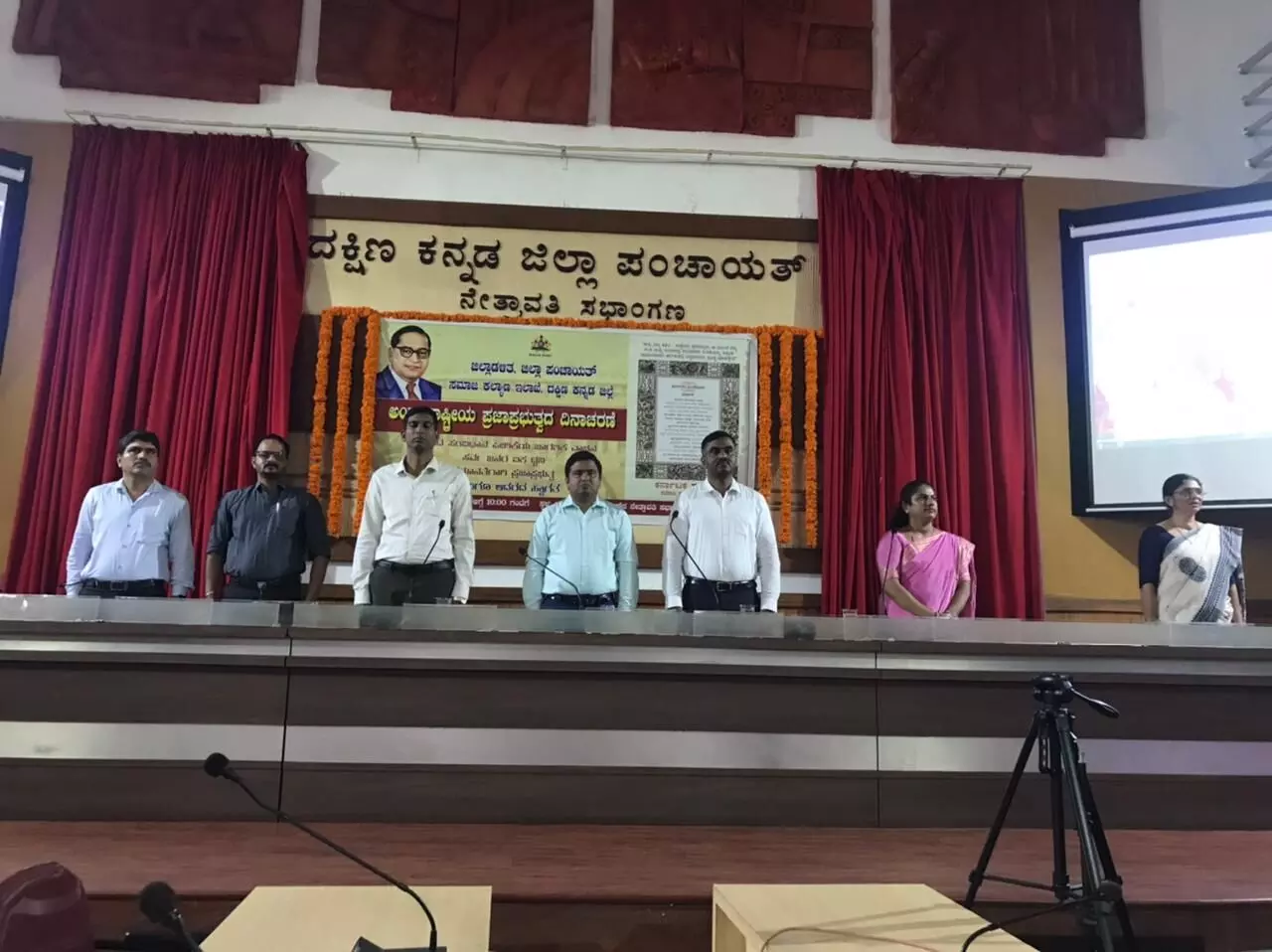ದೇಶದ ಭದ್ರ ಬುನಾದಿಗೆ ಸಂವಿಧಾನ ಕಾರಣ: ಮುಲ್ಲೈ ಮುಗಿಲನ್ ದೇಶದ ಭದ್ರ ಬುನಾದಿಗೆ ಸಂವಿಧಾನ ಕಾರಣ: ಮುಲ್ಲೈ ಮುಗಿಲನ್